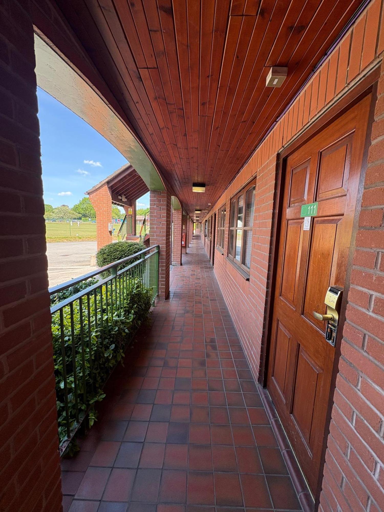 Tollgate Hotel & Leisure Stoke-on-Trent Exterior foto