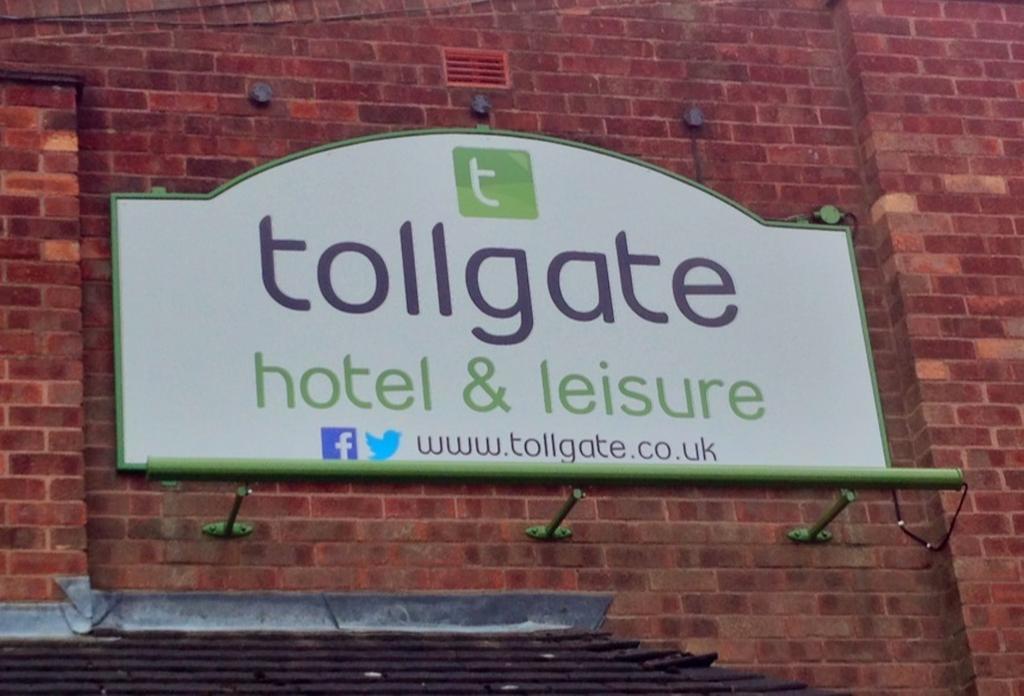 Tollgate Hotel & Leisure Stoke-on-Trent Exterior foto